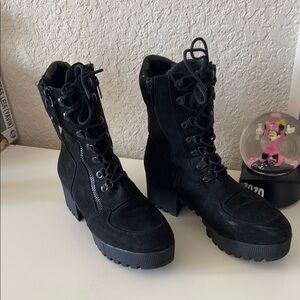 Stylish Black Lace-Up Women's Boots